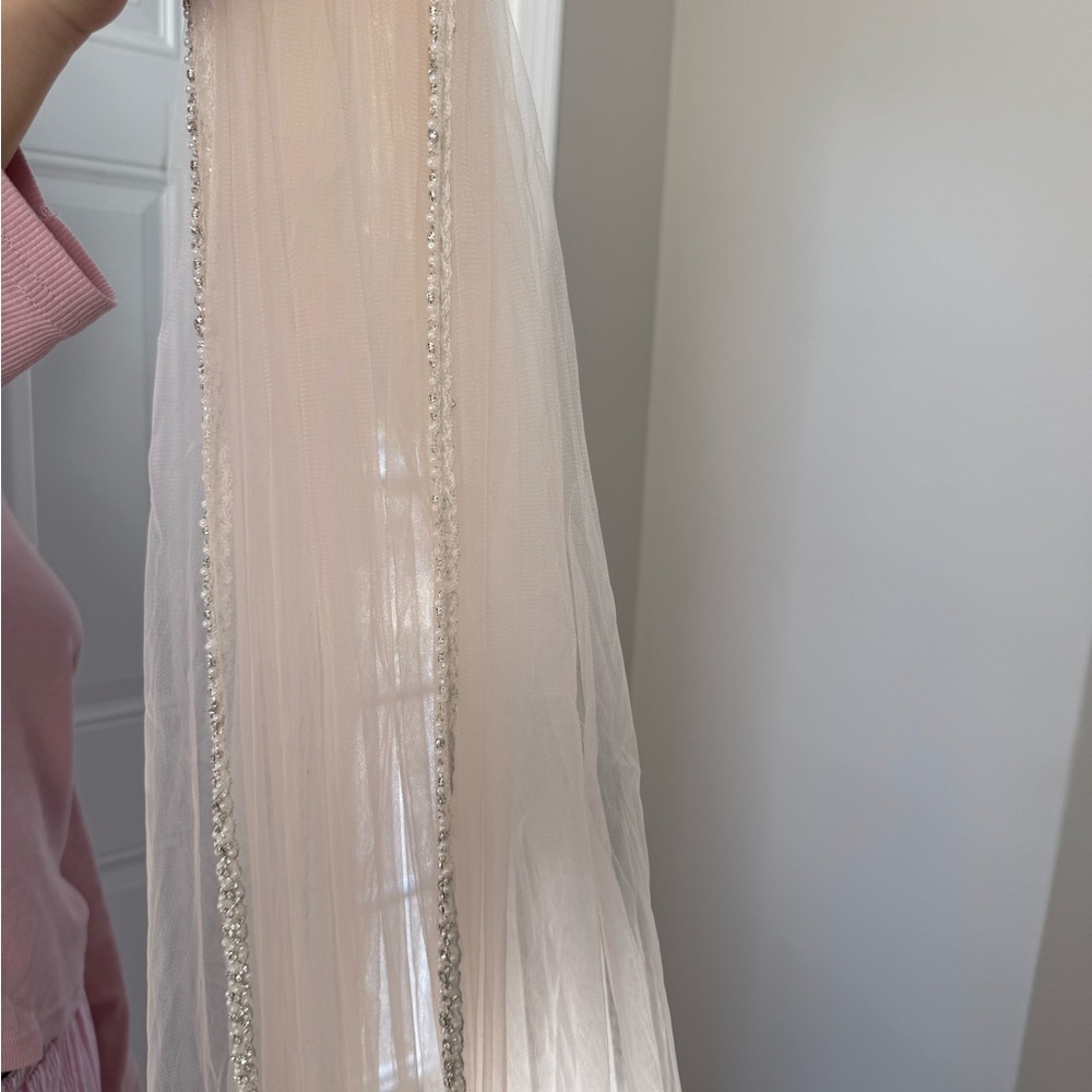Elegant Cream Hair Veil with Silver Accents - Picture 10 of 11